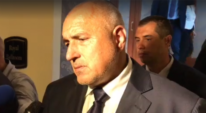 Борисов: Край на бонбоните и уискито в администрацията (видео)