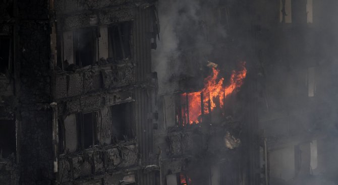 Двама българи потърсили помощ след адския пожар в Лондон