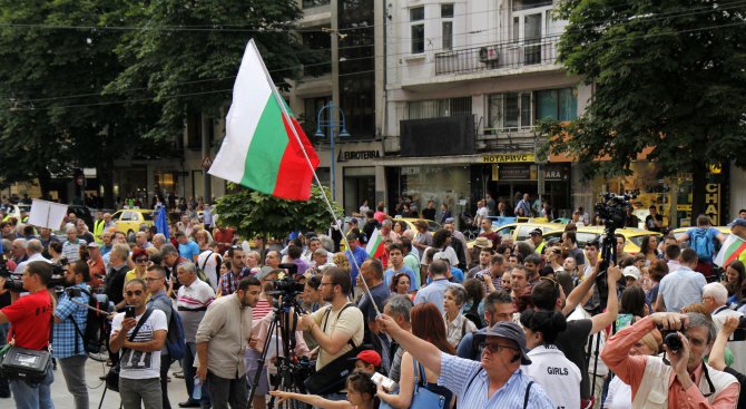 Марш за европейско правосъдие събра протестиращи в София (снимки)