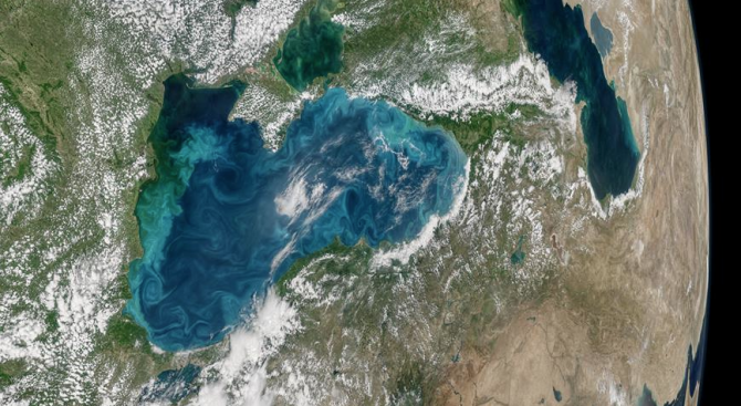 НАСА засне тюркоазения цвят на Черно море (снимка)