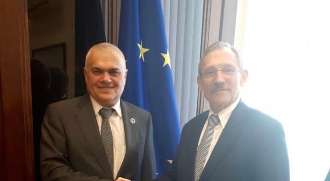 Валентин Радев проведе среща с унгарския си колега Шандор Пинтер