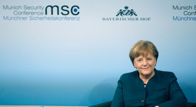 Ангела Меркел оттегли принципното си несъгласие за гейбраковете