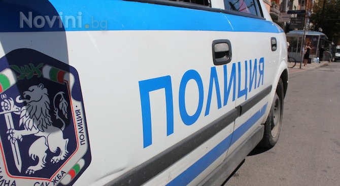 Двама криминално проявени пребиха полицай в магазин в Борован