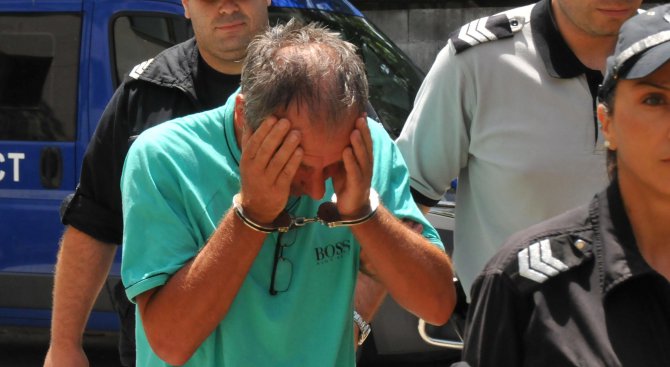 6 г. затвор грозят британеца, задържан за блудство с дете в асансьор в Слънчев бряг (обновена+снимки