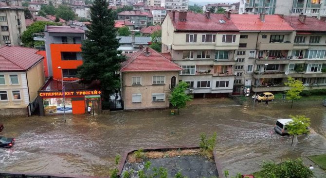 Градушка и порой удариха Ловеч (снимки)