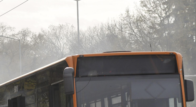 Пътници се бият за автобус 111 в столицата заради променено разписание