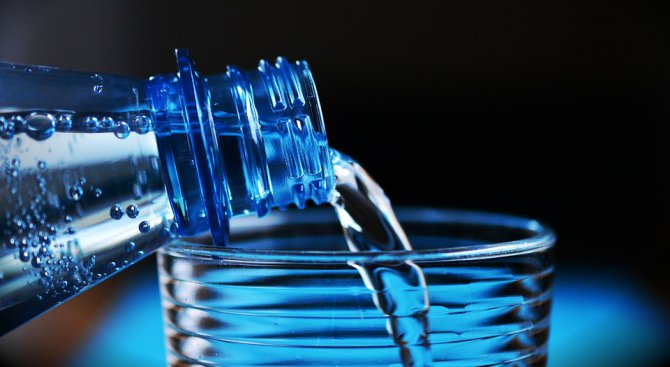 Раздават 1000 бутилки вода в София