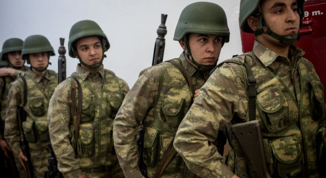 Турция изпраща до хиляда войници в Катар