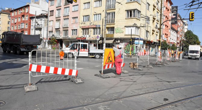 Започва ремонтът на столичния бул. „Прага“ (снимки)