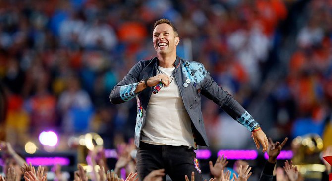 Coldplay помагат на емигранти с песен