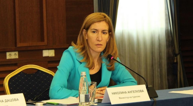 Министър Ангелкова: Групирането на морските плажове ще улесни и потребителите, и бизнеса