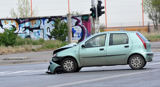 Три коли се удариха на софийския бул. България