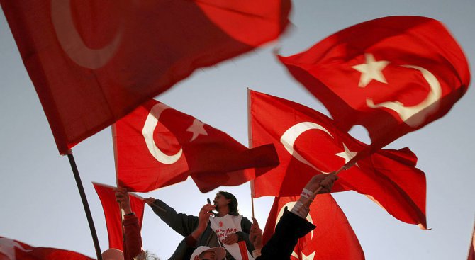 В Истанбул задържаха 42 души в два университета