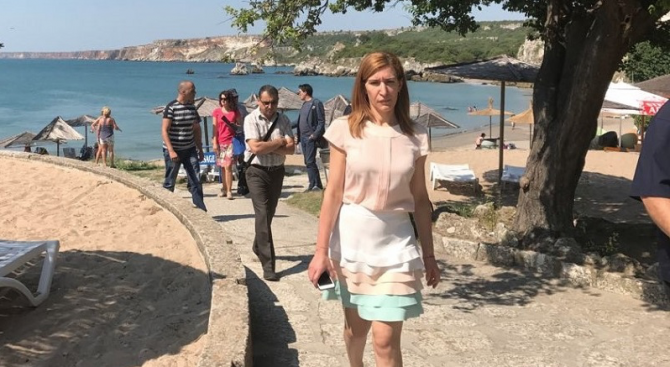 Ангелкова: Открихме нарушения на плажовете около Русалка
