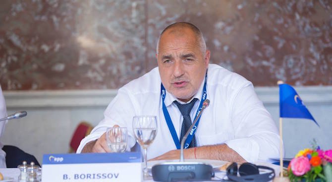 Бойко Борисов разговаря по телефона с румънския премиер Михай Тудосе