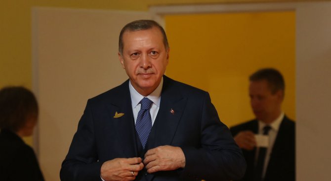 Ердоган пристигна в Джеда, обсъжда катарската криза със саудитския крал