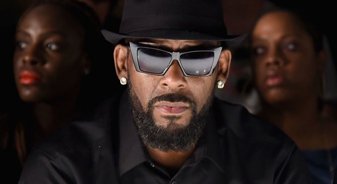 R. Kelly има собствен секс култ