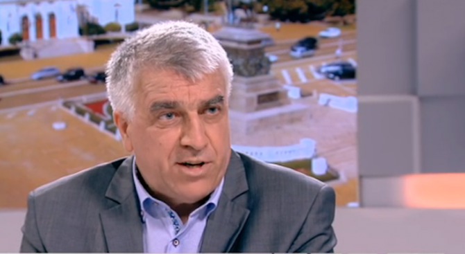 Румен Гечев: Явно премиерът е готов да рита НДК като празна кратуна