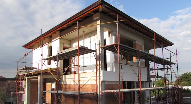 ГЕРБ преведе 80 000 лева за строежа на една от къщите в Хитрино (снимки)