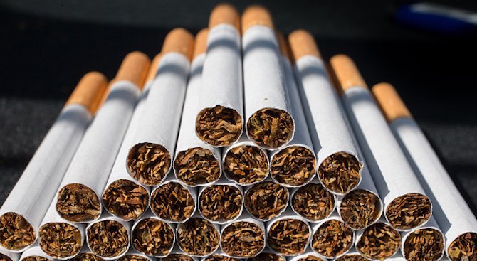В Солун разбиха международна мрежа за трафик на цигари и 2 нелегални фабрики