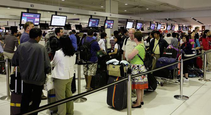 Австралийските летища със засилени проверки за неопределен период