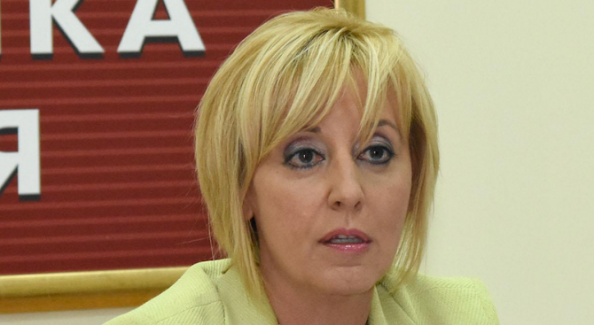 Мая Манолова ще иска среща с министъра на образованието