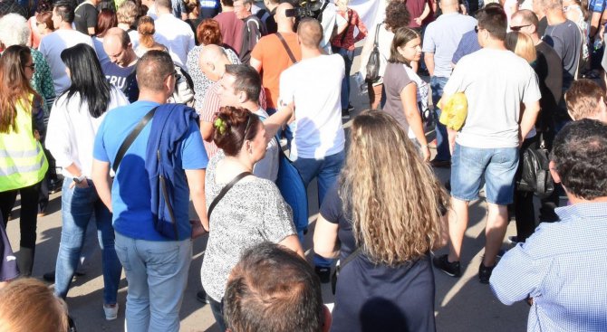 Протестиращите в Асеновград затвориха главния път за Смолян