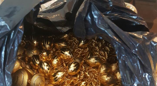 4 кг нелегално злато иззеха от магазин в &quot;Столипиново&quot; (снимки)