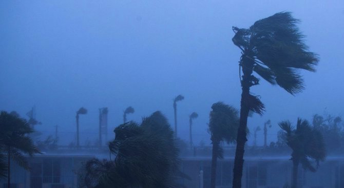 Първият за сезона ураган в Атлантика се е насочил към източното крайбрежие на Мексико