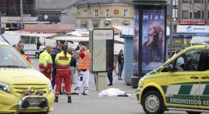 Ужас и във Финландия! Мъж намушка с нож няколко души в град Турку, двама загинали и 6 ранени (обнове