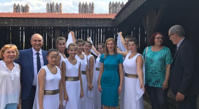 Николина Ангелкова: Обявяваме старт на вторите Годишни награди в туризма