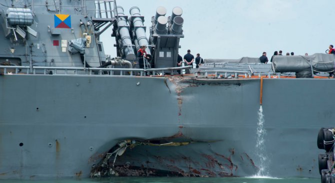 Откриха тела при търсенето на моряците от катастрофиралия край Сингапур кораб на САЩ
