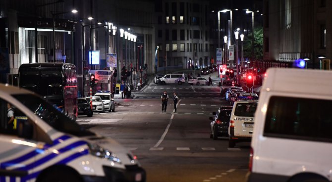 В Брюксел простреляха мъж, нападнал военни с нож (видео)