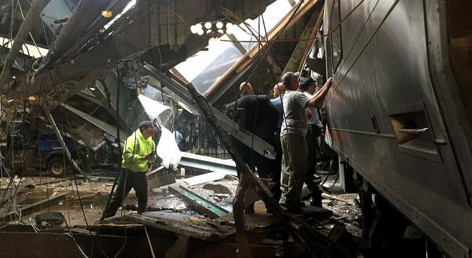 21 души пострадаха при сблъсък на влакове в Полша