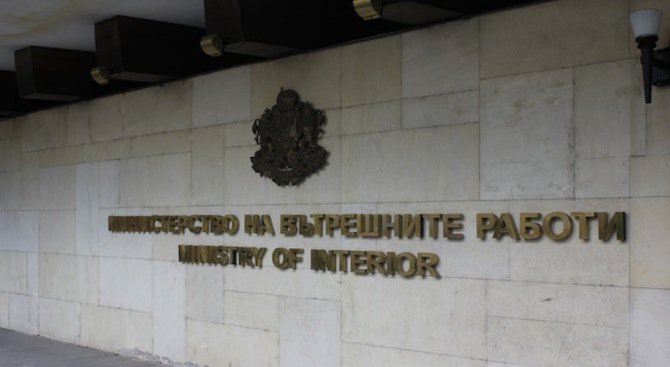 Борисов изненадващо се появи в МВР, влезе в кабинета на министър Радев