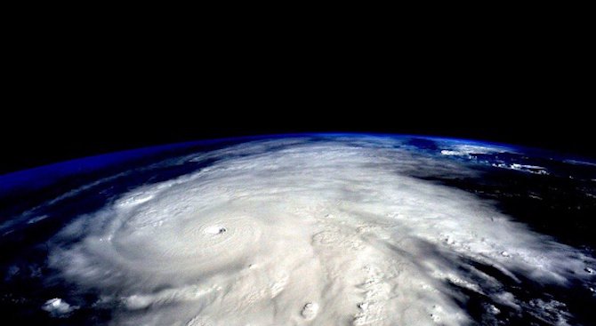 Ирма се разрастна до ураган от трета категория