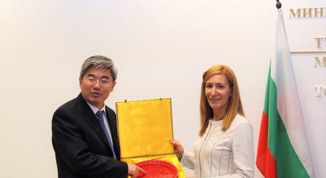 Министър Ангелкова и посланик Хайджоу обсъдиха възможности за рекламирането на България в Китай