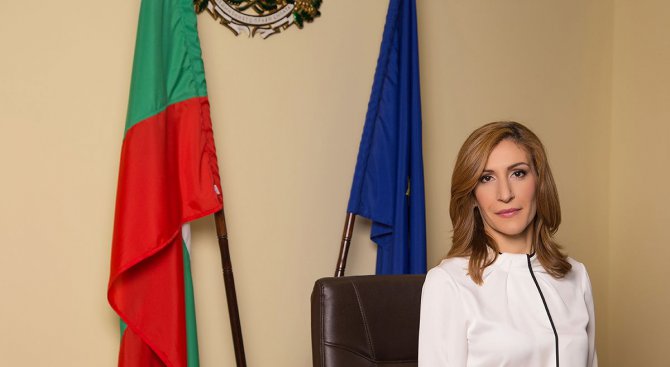 Николина Ангелкова: Близо 5 млн. чуждестранни туристи са посетили България от януари до юли