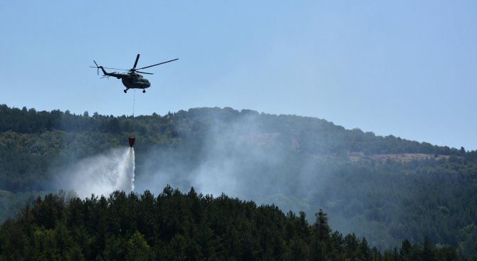 Два вертолета на ВВС гасят пожара в с. Красново