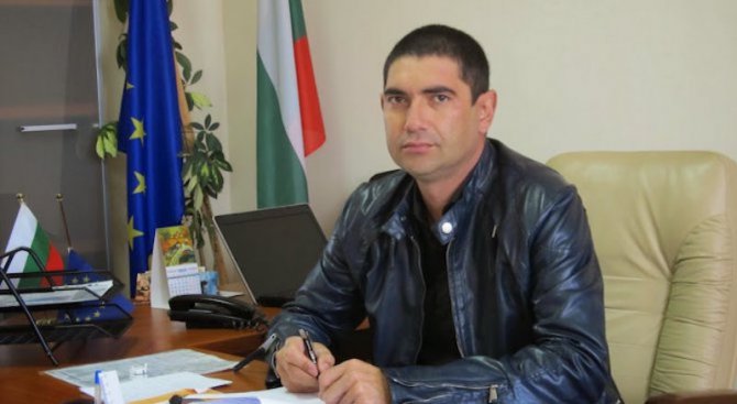 Още ужасяващи случаи с Лазар Влайков във Виноградец: Рязал лице на приятел с бутилка (видео)
