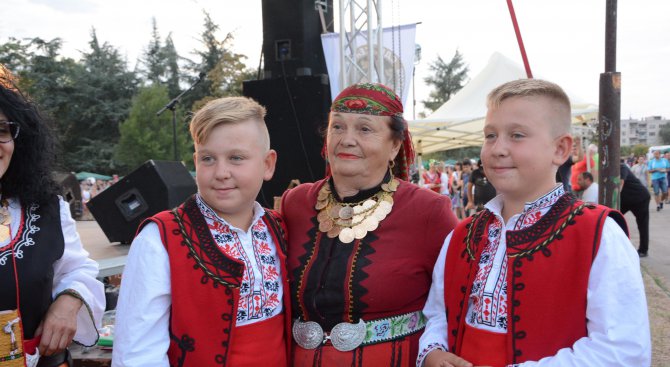 Валя Балканска събра хиляди "На хармана" (снимки)