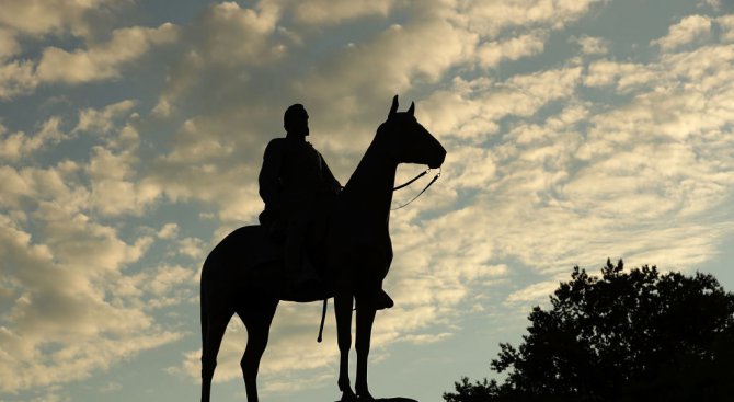 Далас демонтира паметник на генерал Робърт Ли