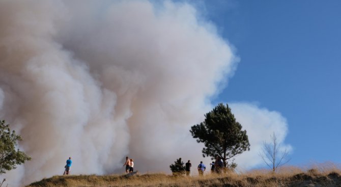 Избухна пожар във вилна зона край Велико Търново