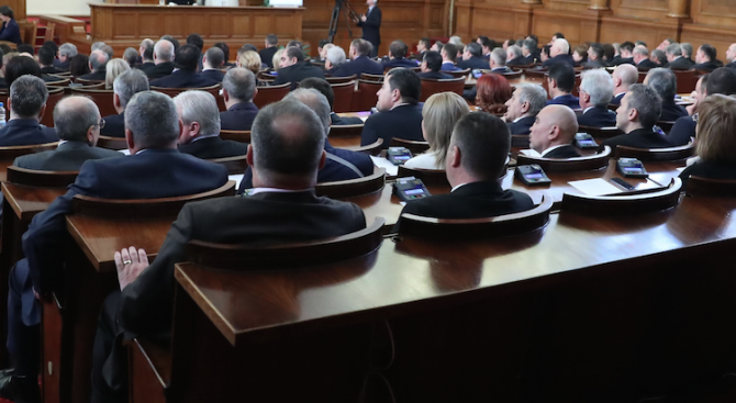 Парламентът прие единодушно промени в Кодекса за търговското корабоплаване на първо четене