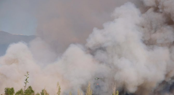 Запали се старото сметище в Перник