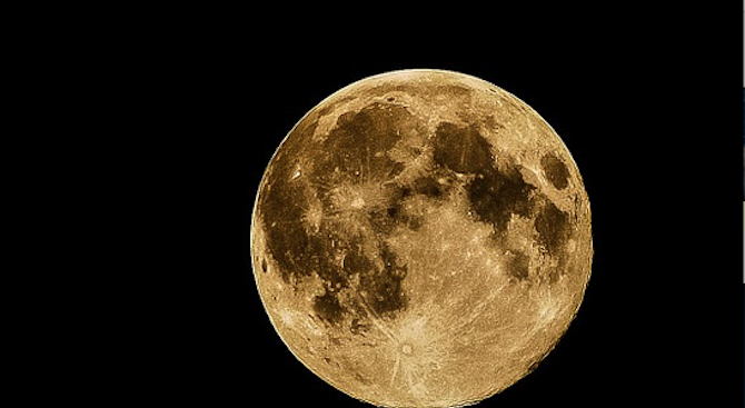 Луната някога е имала собствена атмосфера