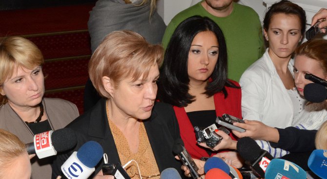 Менда Стоянова: Вдигането на заплатите в бюджетната сфера няма да е на калпак