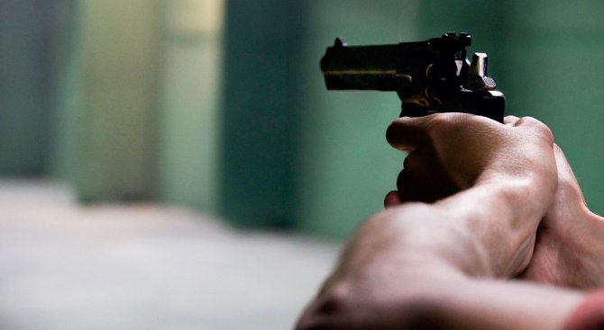 Мъж откри стрелба в центъра на София