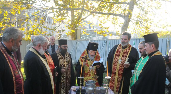 Направиха първа копка на неделно училище в Бургас (снимки)