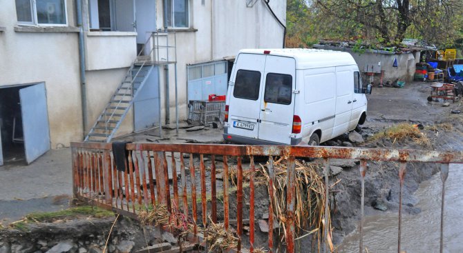 БЧК организира кампания в подкрепа на пострадалите от наводненията в Бургаско